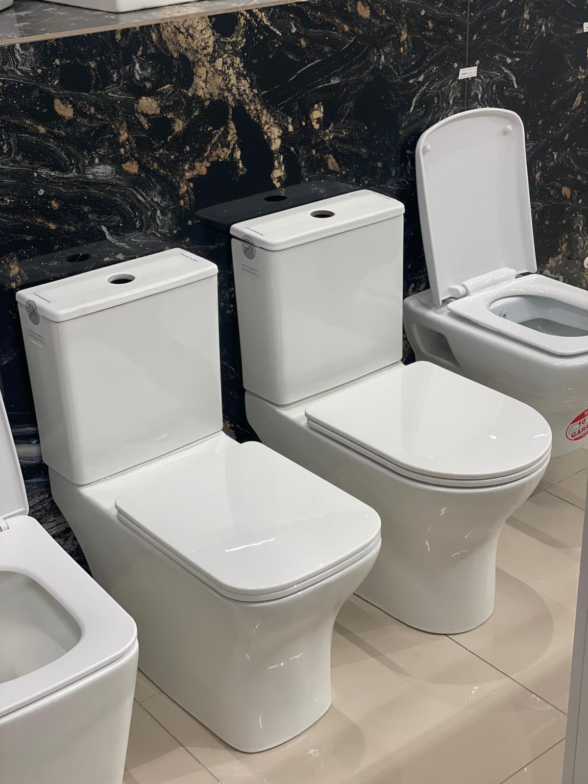 Moderne WC šolje sa čistim linijama i elegantnim dizajnom, idealne za savremena kupatila. Ove šolje pružaju udobnost i funkcionalnost.