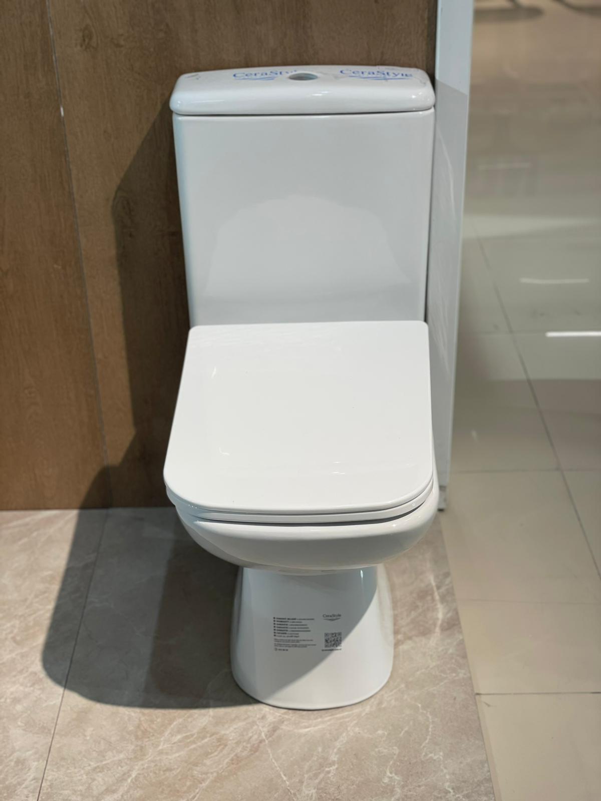 Moderna WC šolja sa jednostavnim i elegantnim dizajnom, pogodna za savremene kupatilske prostore.